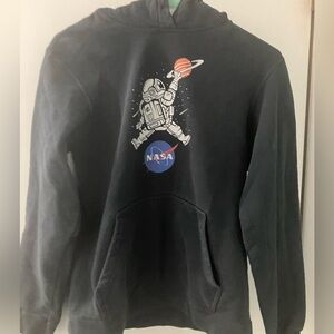 NASA Astronaut Basketball graphic design pullover hoodie sweatshirt size medium